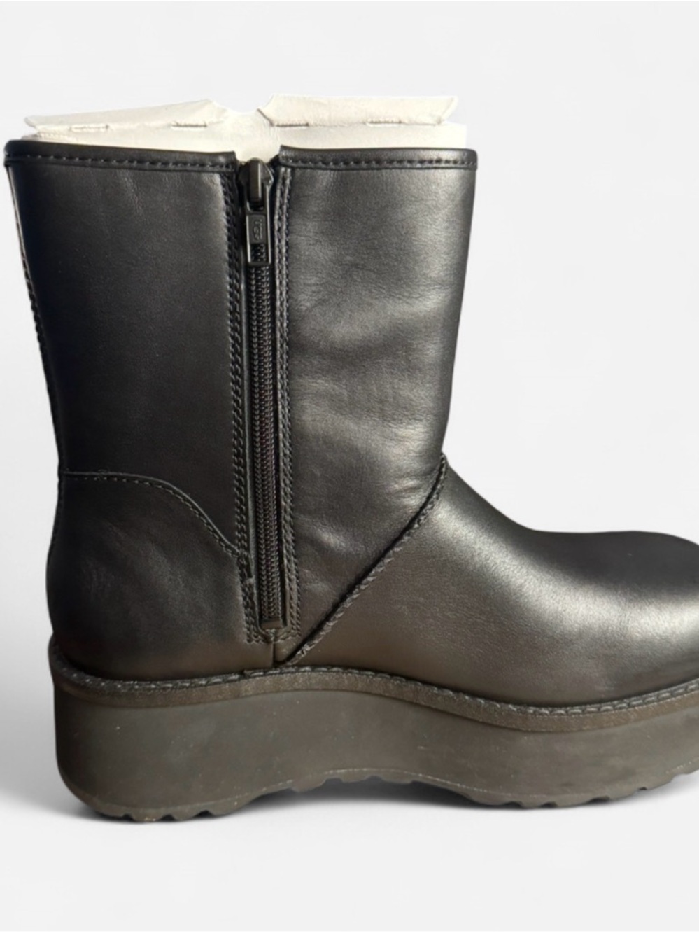 UGG Boot - Picture 2 of 7